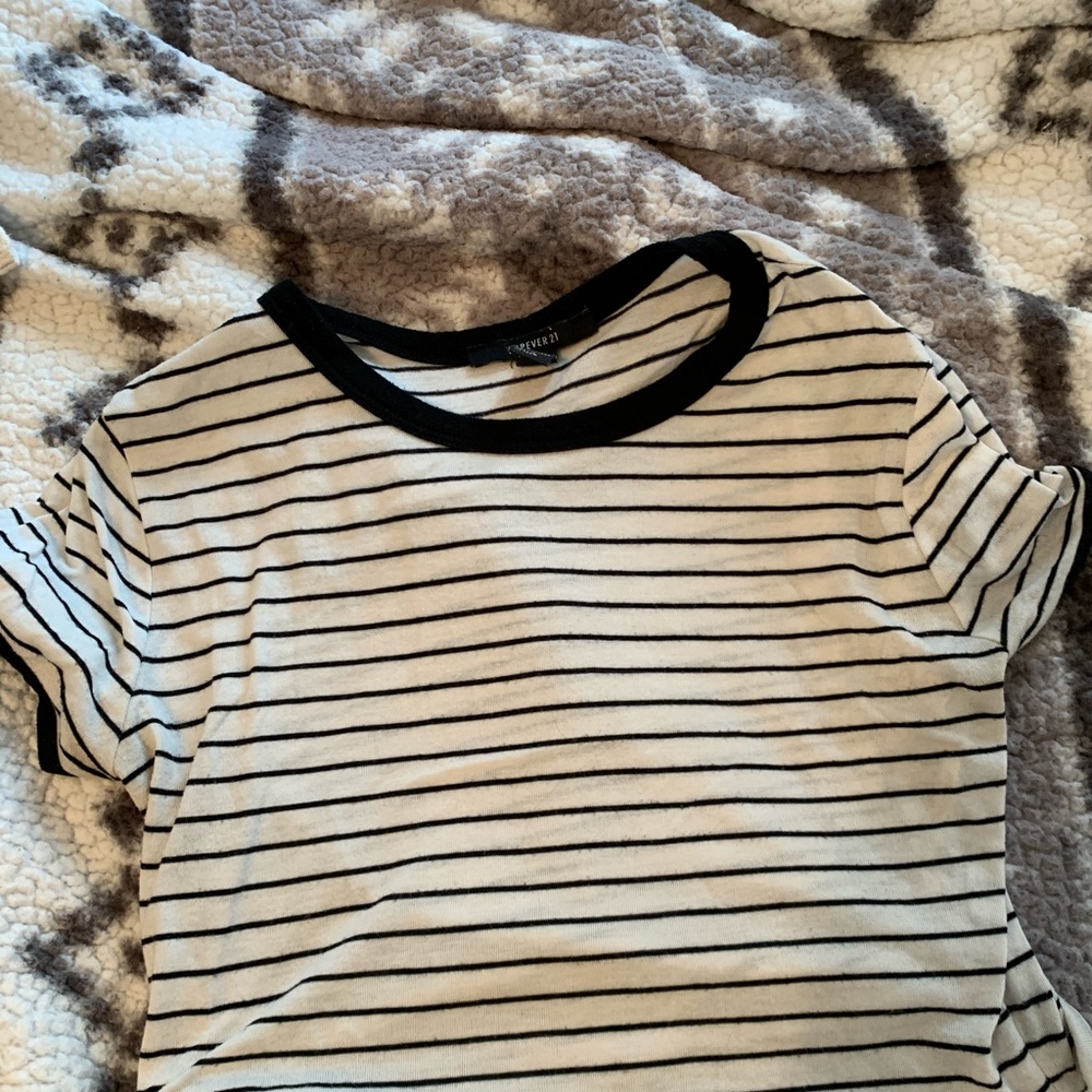 white and black striped cropped tee! ♡